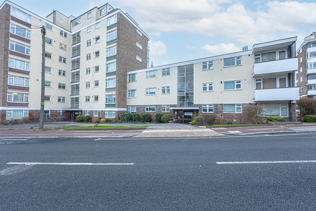 Thumbnail Flat for sale in Grand Court West, Leigh-On-Sea