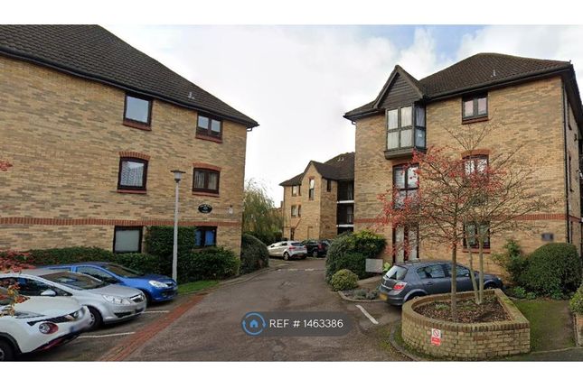 2 bed flat to rent in Merton Road, Bedford MK40