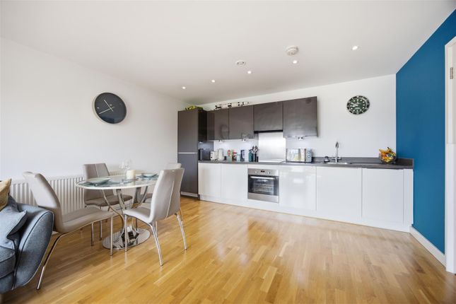 Flat 19 Windsor Court, 1 Pennyroyal Drive, West Drayton photo 3