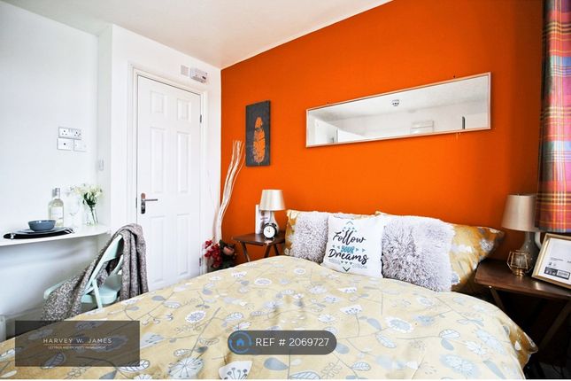 Room to rent in St. Marys Road, Ilford