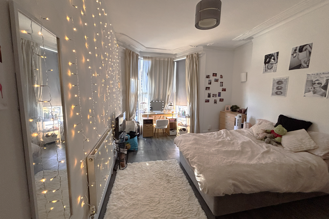 8-bed terraced on Bryn Road, Swansea, £550/mo