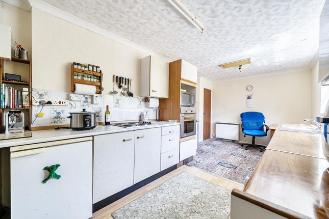 12, Higher Doatshayne Lane, Axminster photo 4