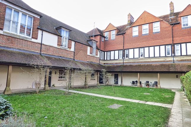 Flat for sale in St. Mary's, Wantage, Oxfordshire