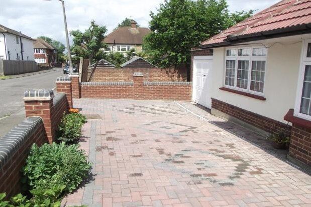 Bungalow to rent in Dalewood Gardens, Worcester Park