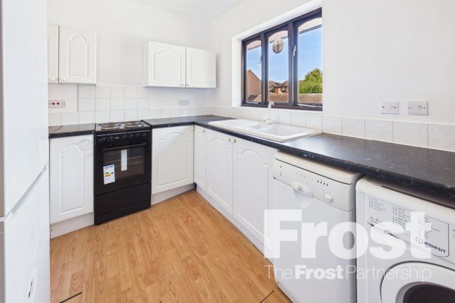 103, Vicarage Way, Berkshire photo 3