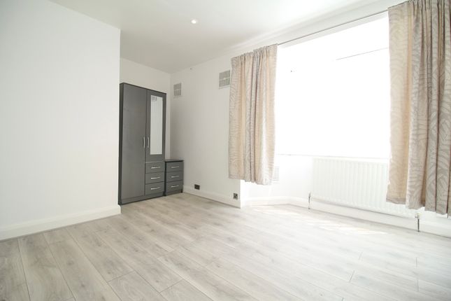 Salt Hill Way, Slough photo 4