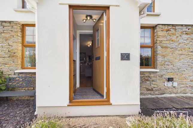 1 White Rose Cottages, Main Road, Pontyclun photo 5