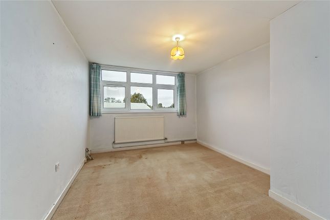 18, Woking Close, London photo 4