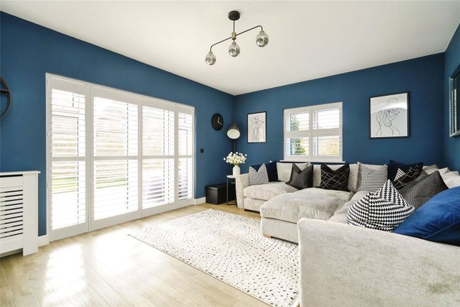 12, Violet Close, Bicester photo 3