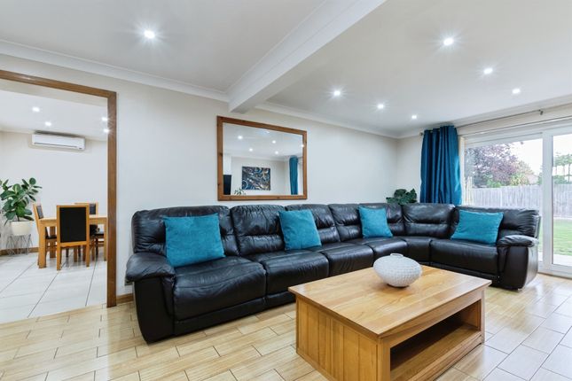 3, Stapleford Avenue, Ferndown photo 2