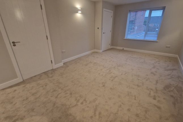 10, Pipers Drive, Staffordshire photo 3