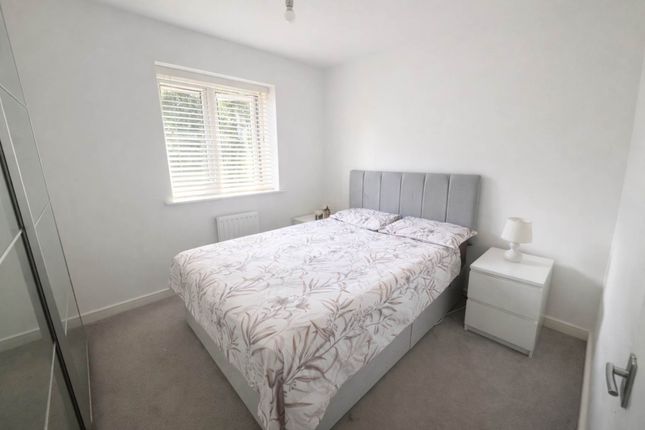 9, Florence Close, Brentwood photo 4