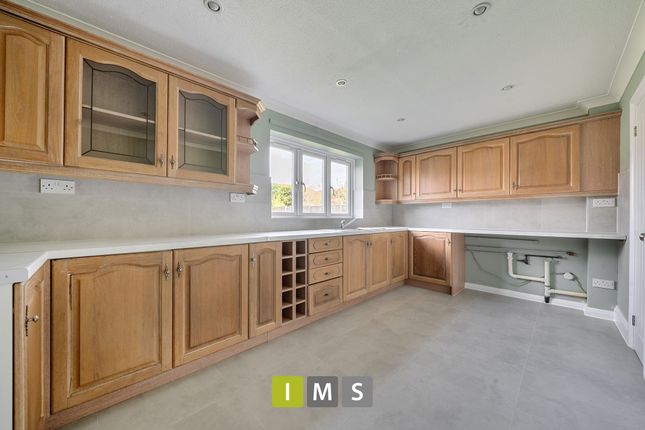 3 Milton Close, Bicester photo 3