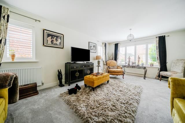 8, Admiral Drive, Camberley photo 4