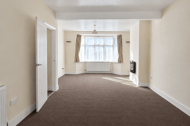 20 Homefield Avenue, ILFORD photo 4