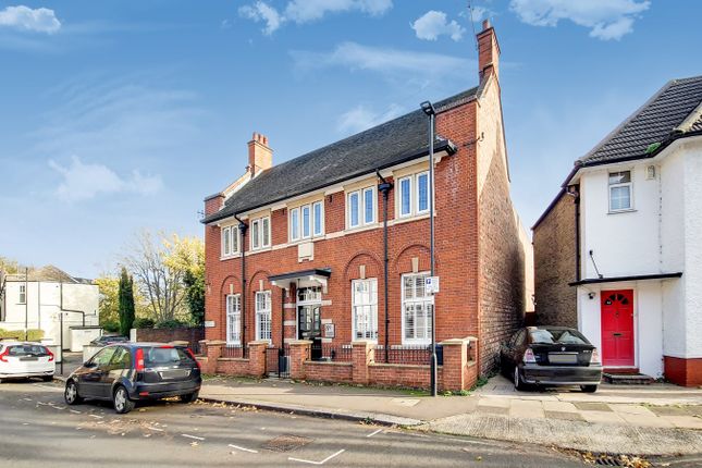 Thumbnail Flat for sale in Queens Avenue, Winchmore Hill