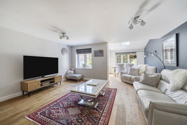 10, Montague Mews, Surrey photo 2