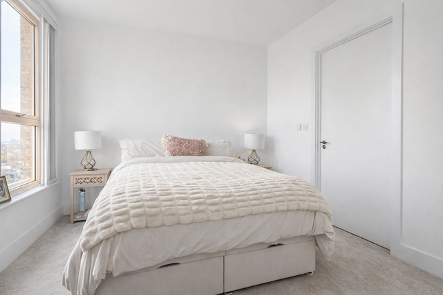 Flat 39, Swift Court, London photo 3