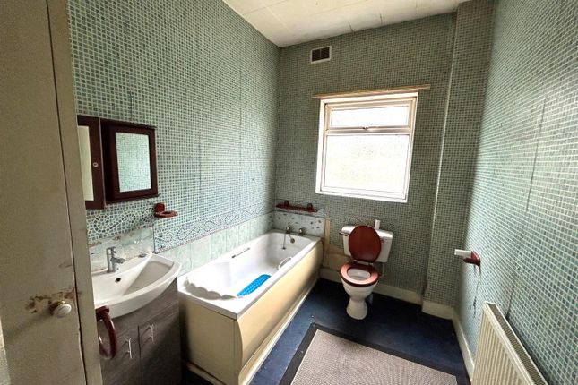 Bathroom.Jpg