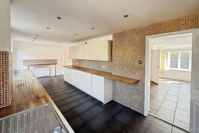 27, Jay Park Crescent, Kidderminster photo 5