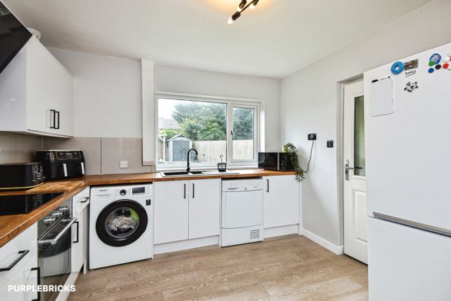 13, Oak Avenue, Lancaster photo 3