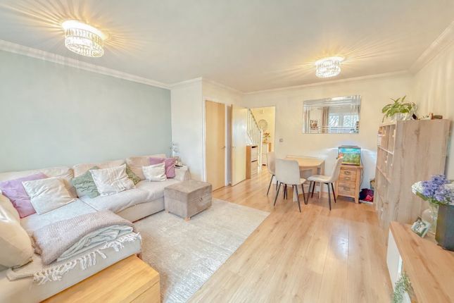 23 Knebworth Gate, Stevenage, Hertfordshire photo 2