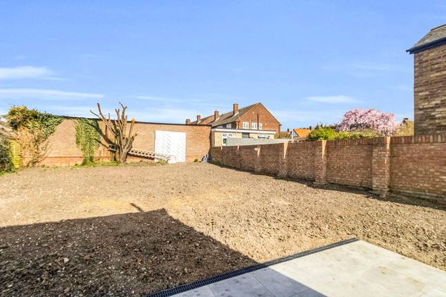 Top107, Mays Lane, Barnet photo 5