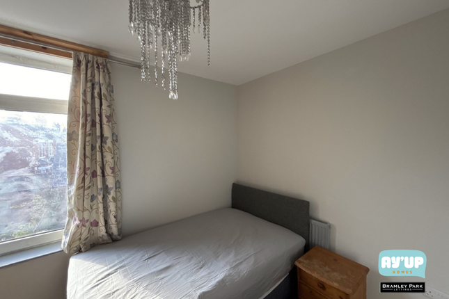 Room 6, 33 Kings Road, Doncaster photo 3