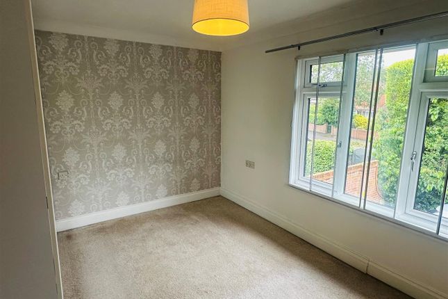 Flat 4, Beaconsfield Court, Watford photo 3