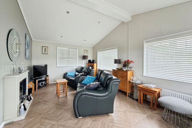 43 New Forest Park West Common, Southampton photo 4