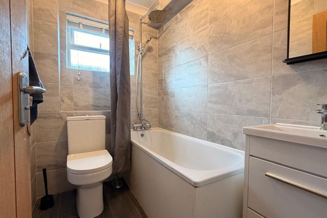 1 Morriss Court, Oakdene Road, Redhill photo 5