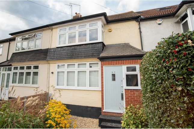 Thumbnail Terraced house for sale in Avondale Drive, Loughton