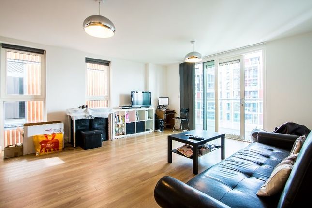 Flat for sale in Roseberry Place, London