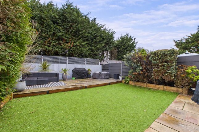 19, Hadland Close, Bovingdon Hemel Hempstead photo 4