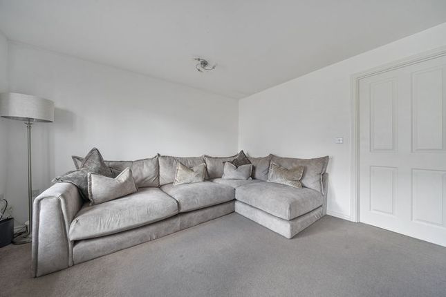 Langwood Drive, Horley photo 3