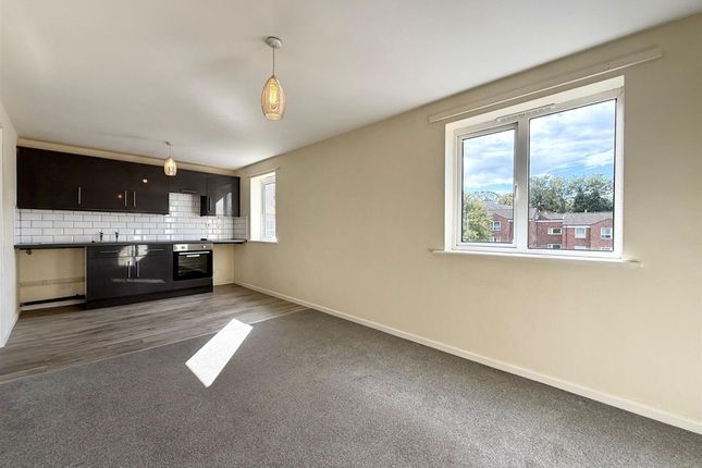 2 Appleyard Court, Chesterfield photo 5