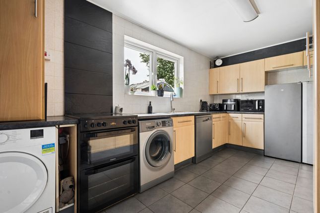25 Ashridge Drive, Watford photo 4