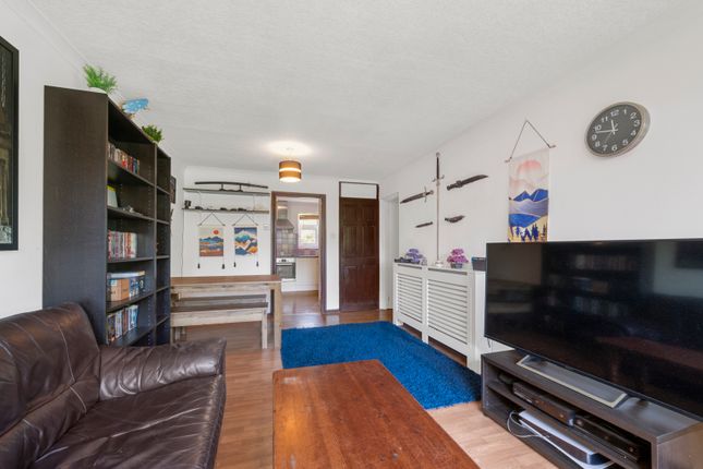 The Garden Flat, 8, Farnham Gardens, Raynes Park photo 3