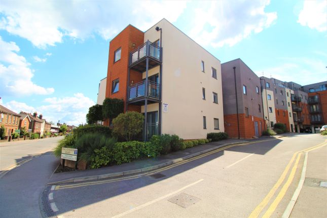 Flat to rent in King Edwards Court, Walnut Tree Close, Guildford