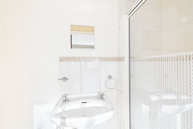 Room 6, 26, Albert Street, Slough photo 4