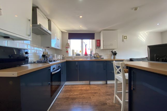 3-bed flat on Flat C, 18, Llanbleddian Gardens, Cardiff, £1,725/mo