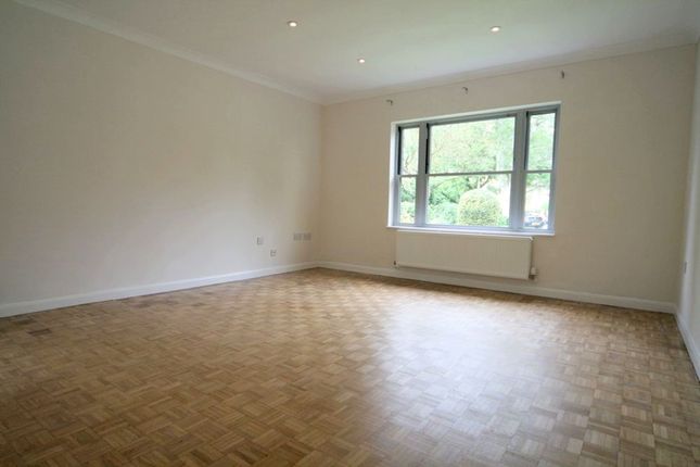 2 Old Lodge Court Wellington Square, Cheltenham photo 4