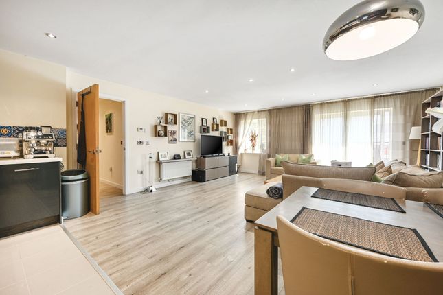 14 Swinton Court, Sevenoaks photo 3