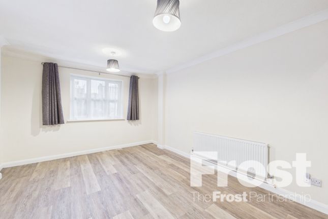 48, Pages Lane, Uxbridge photo 3