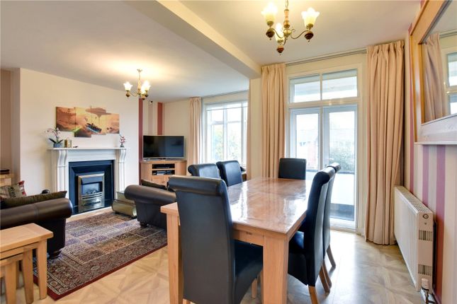 9, The Lawns, Blackheath photo 2