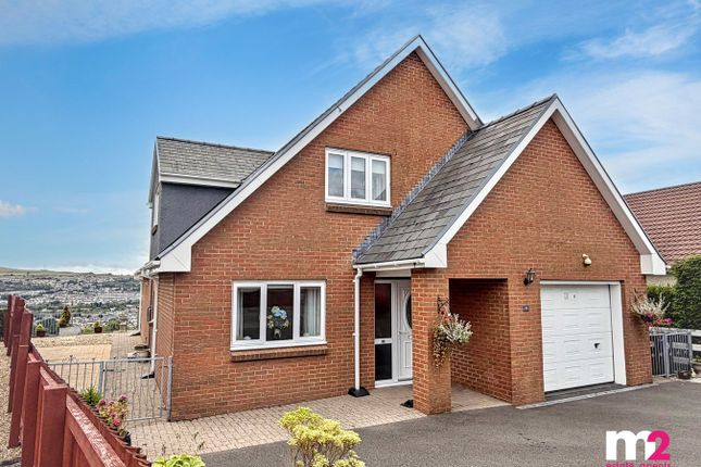 19, Highlands Crescent, Ebbw Vale photo 3