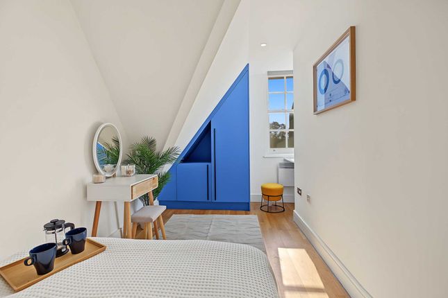 Flat 10, 182A Clapham High Street, London photo 2
