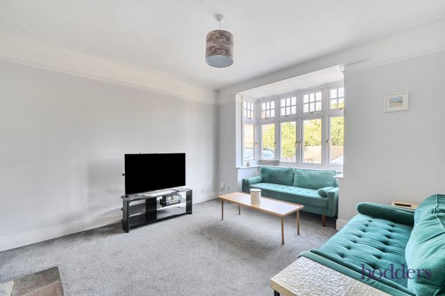 138, Eastworth Road, Chertsey photo 3