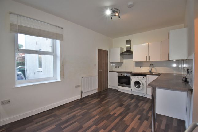 Flat to rent in Union Road, Exeter