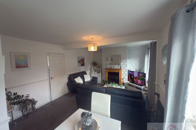 8 Glebeville,, Leek photo 4
